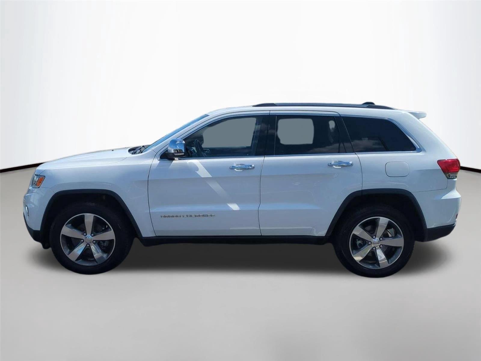 Used 2015 Bright White Clearcoat Jeep Limited image 2
