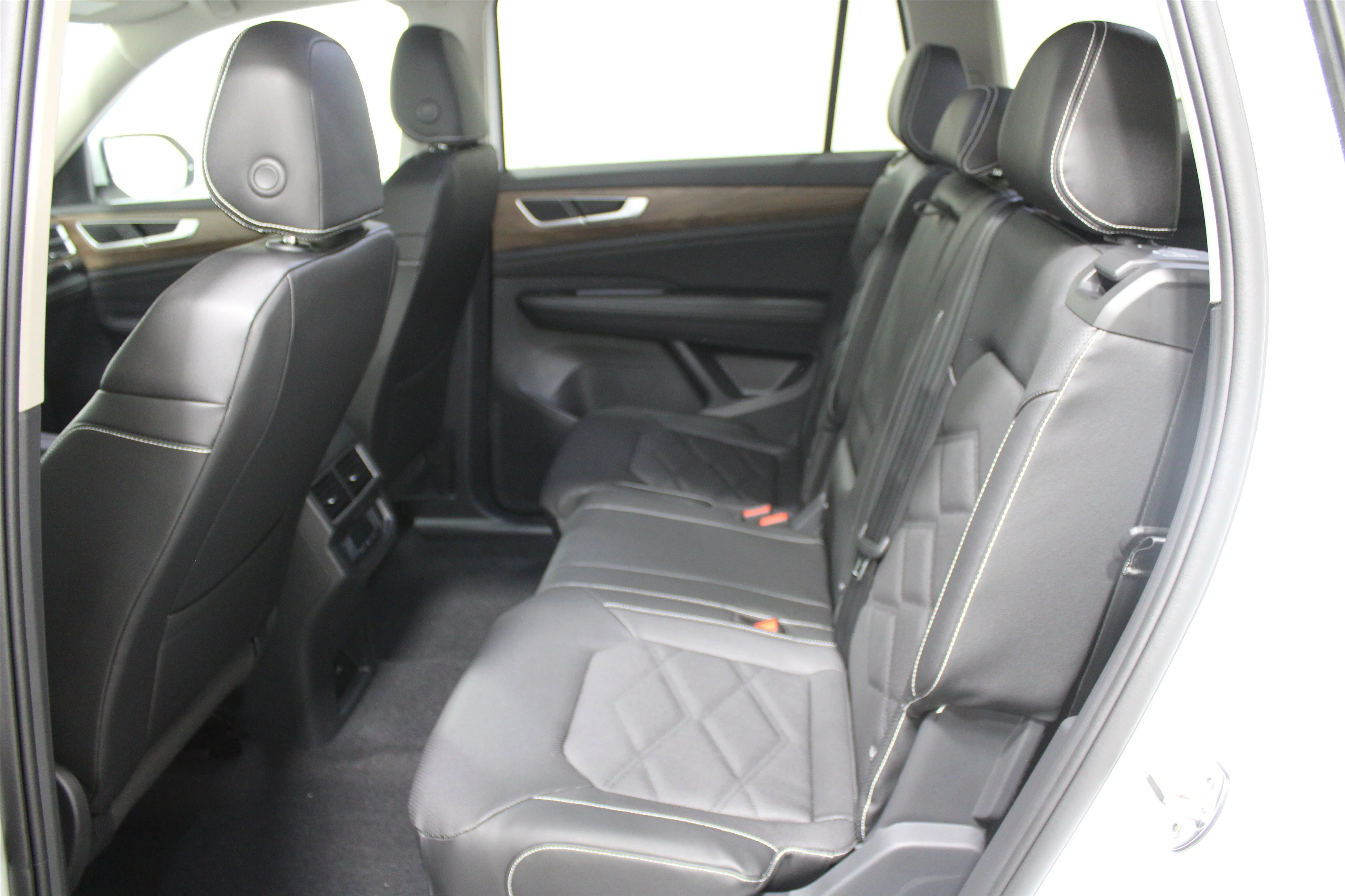 New 2026 Opal White Pearl Volkswagen 2.0T SE image 19