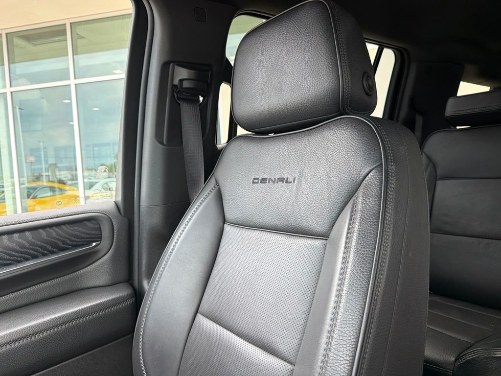 Used 2023 White GMC Denali image 24