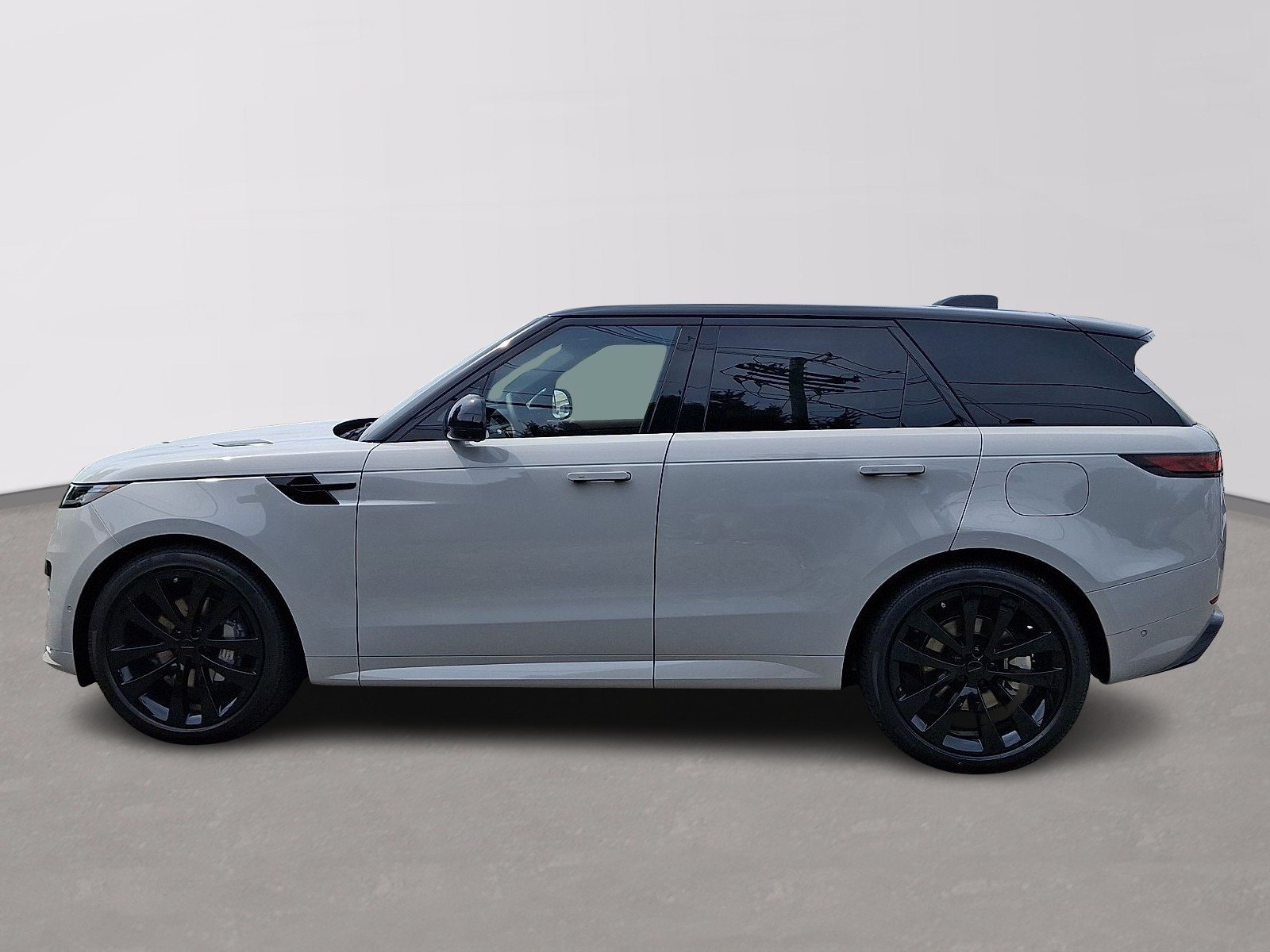New 2026 Borasco Grey LAND ROVER Dynamic SE image 5
