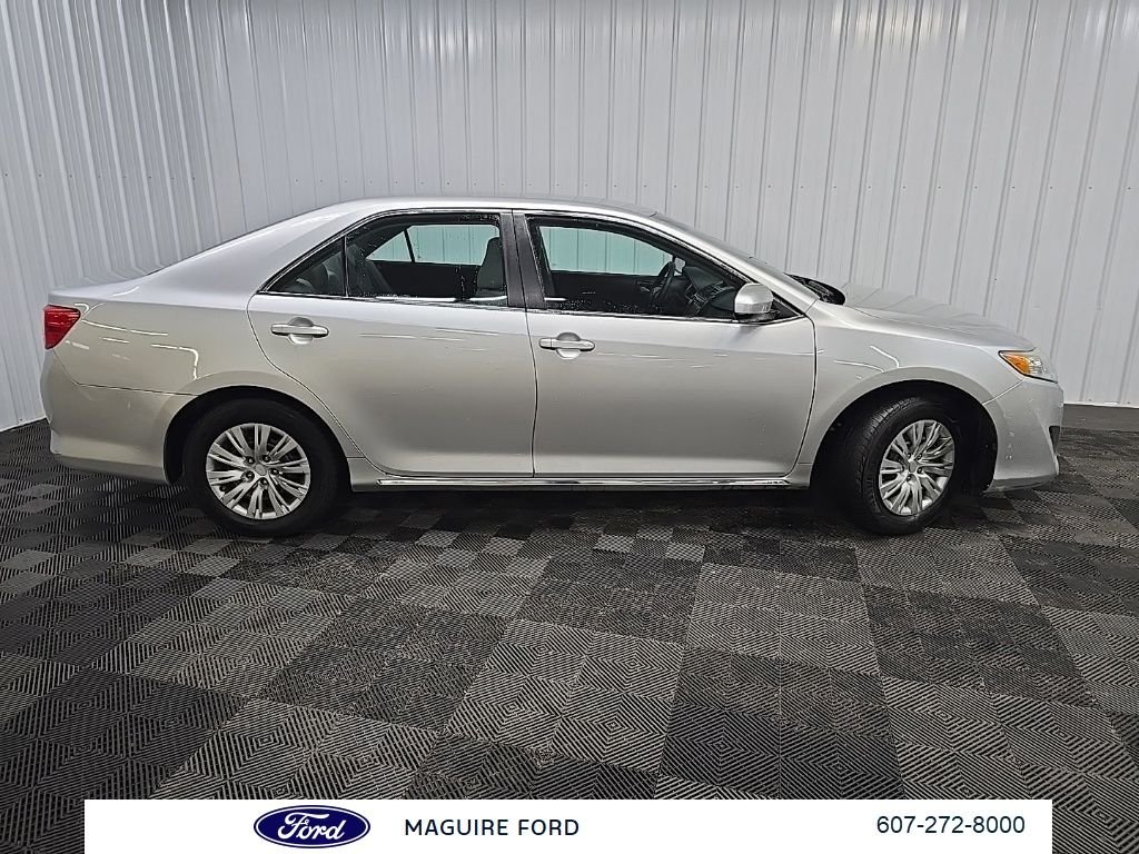 Used 2014 Silver Toyota LE image 2