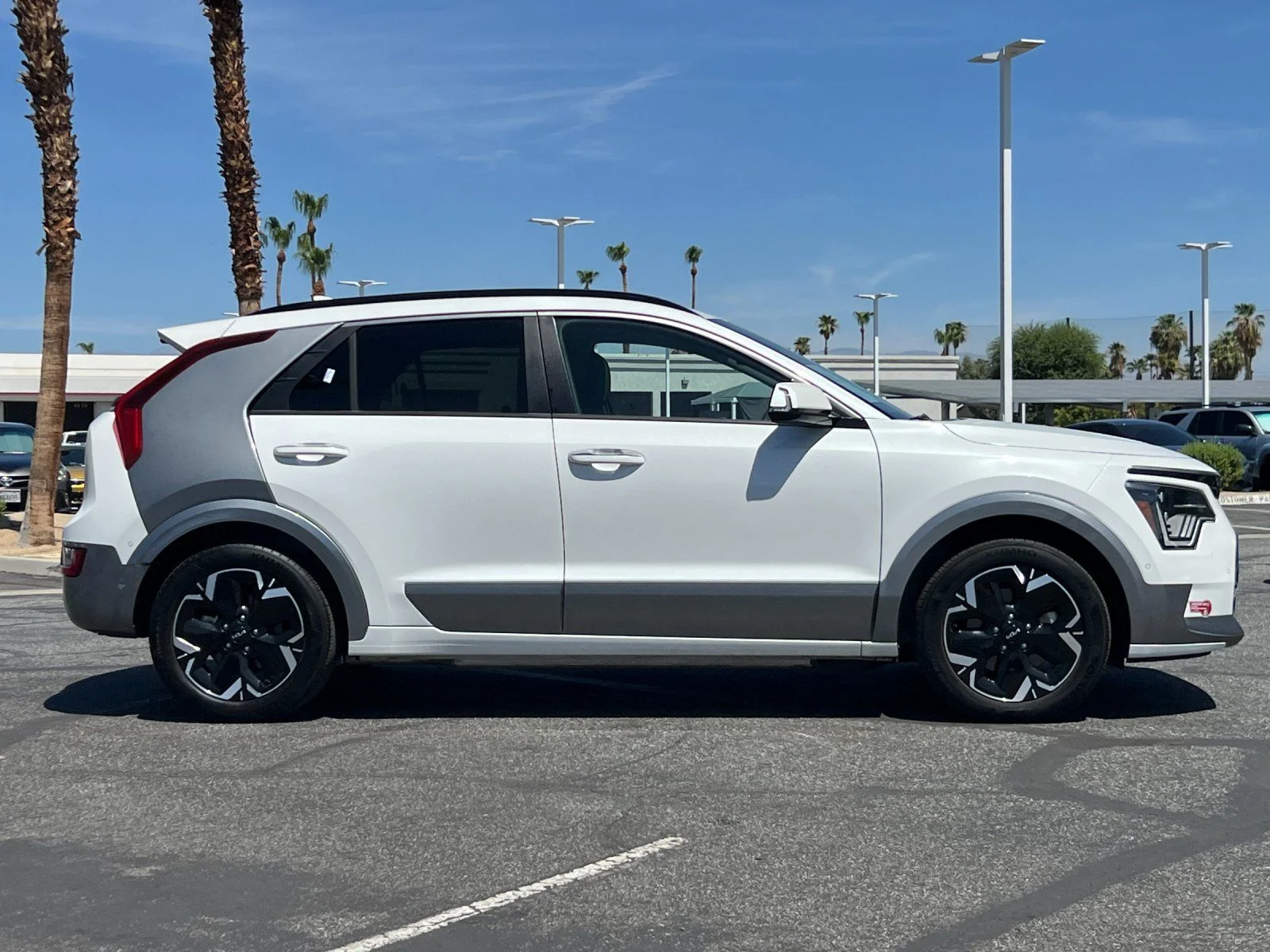 Certified Used 2023 White Kia Wave image 2
