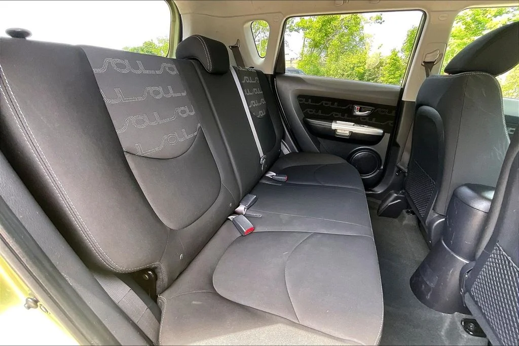 Used 2012 Green Kia Plus image 25