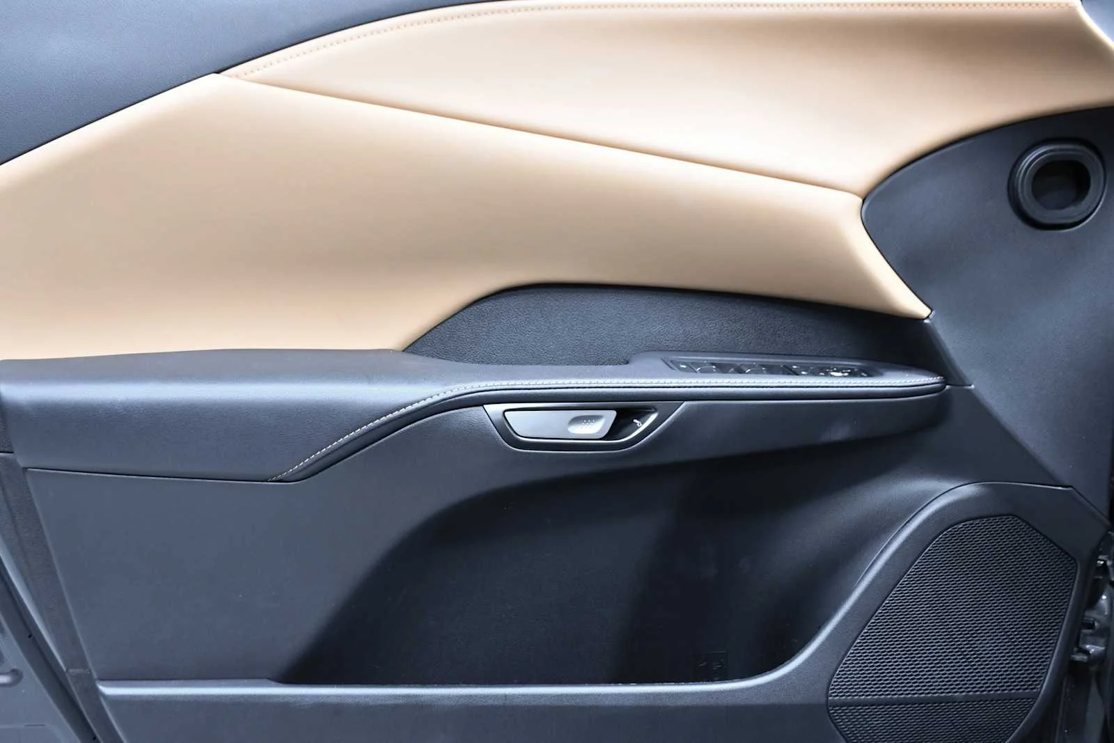 2025 Lexus RX 350 - Photo 14