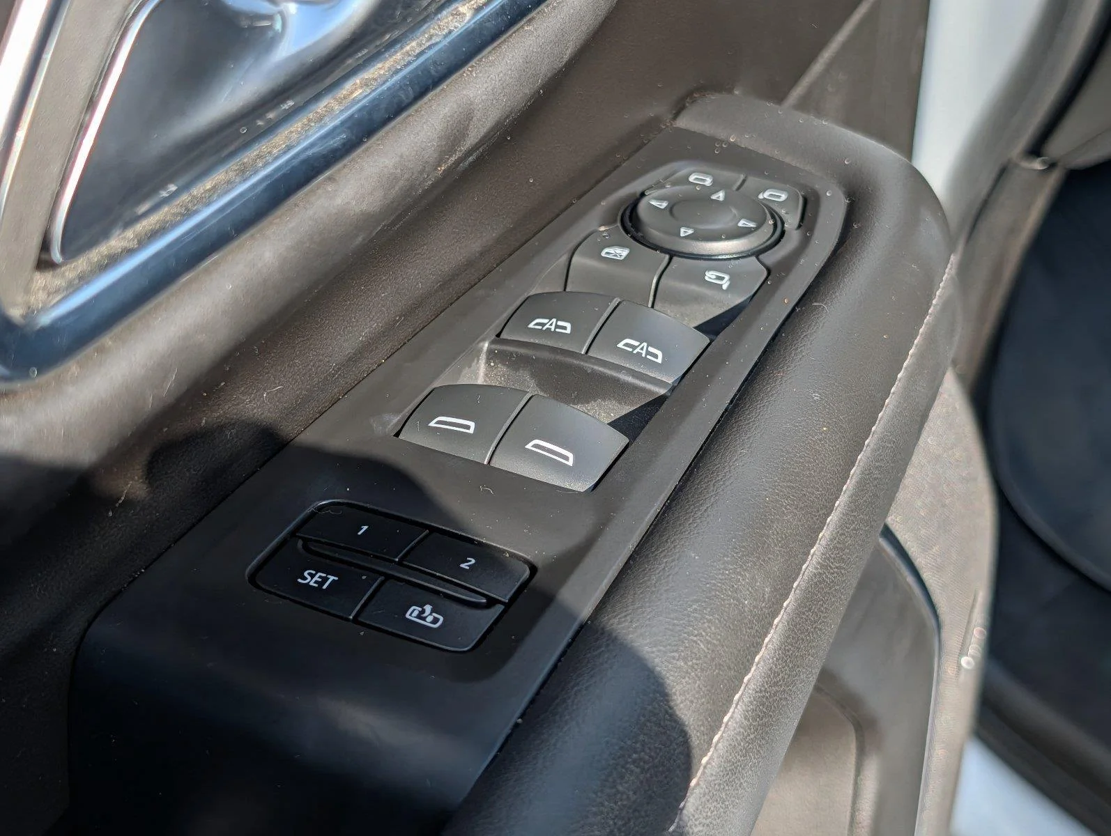Used 2023 Summit White Chevrolet Z71 image 16