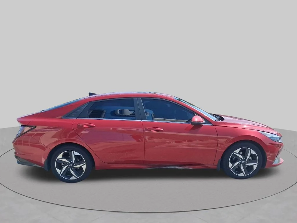 Used 2022 Red Hyundai Limited image 4