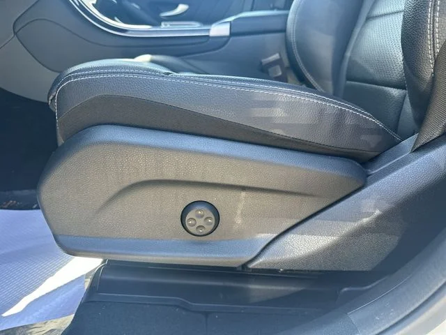 Used 2022  Mercedes-Benz GLC 300 image 37