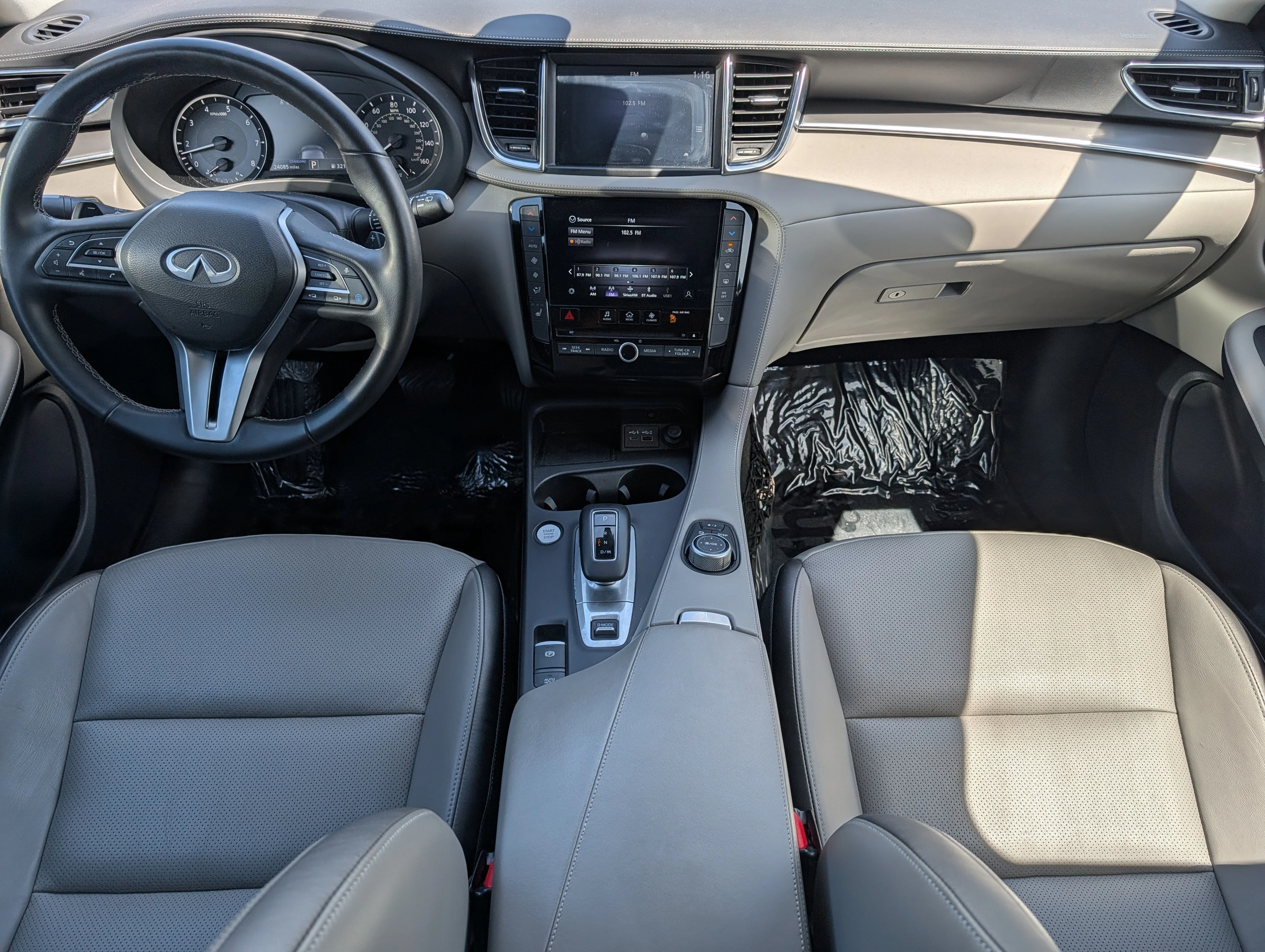 Used 2024 Radiant White INFINITI LUXE image 10