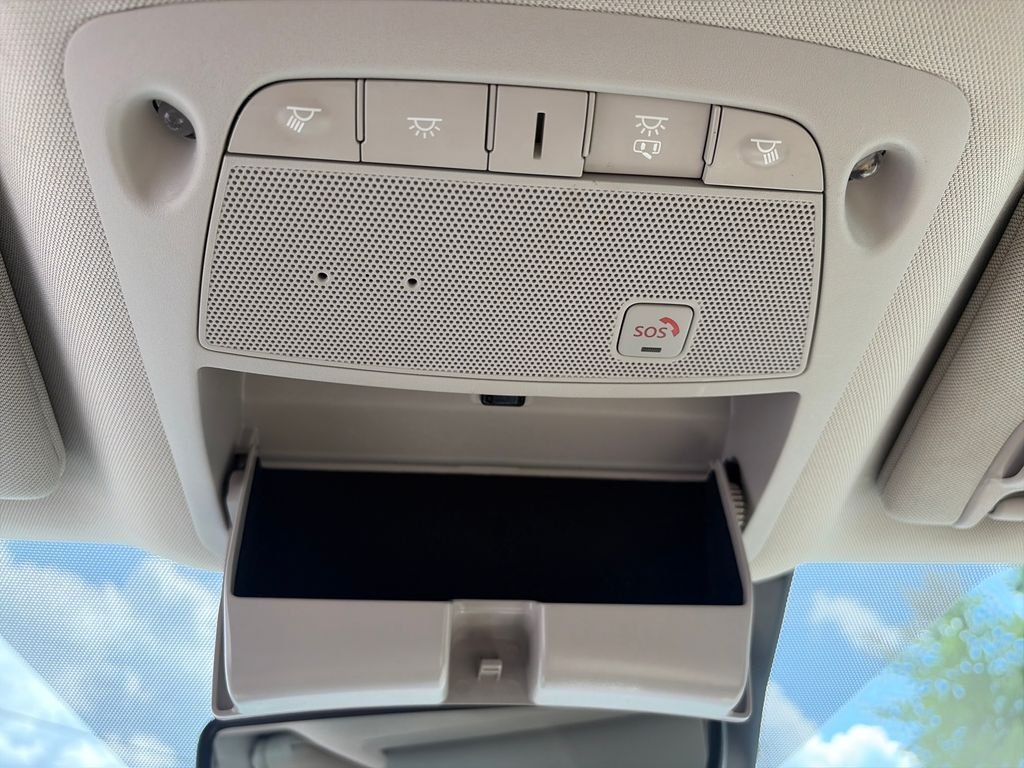 Used 2024 Pearl White Nissan Platinum image 38