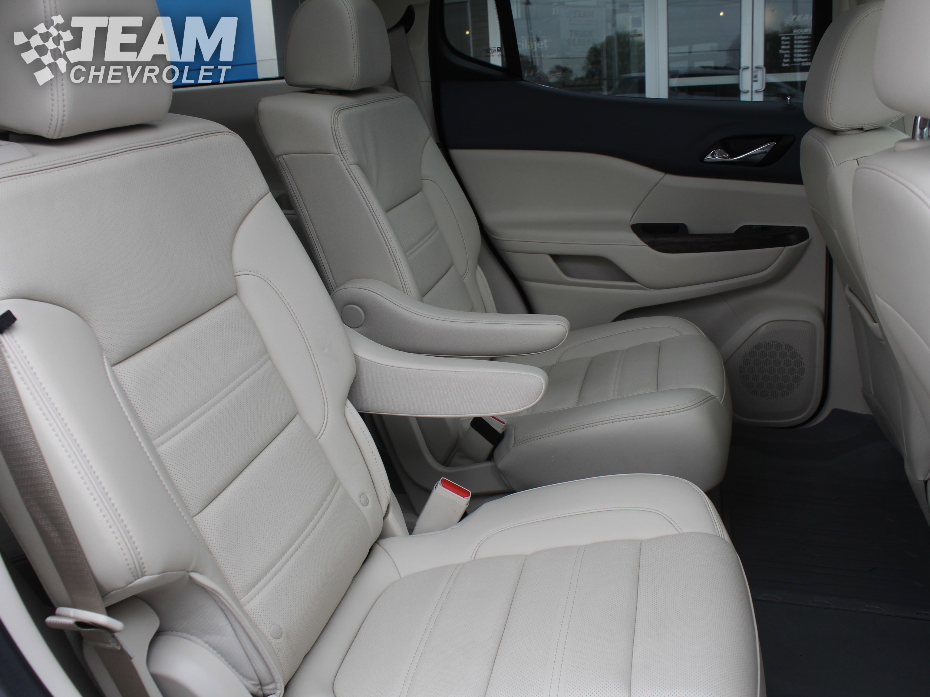 2023 GMC Acadia Denali - Photo 28