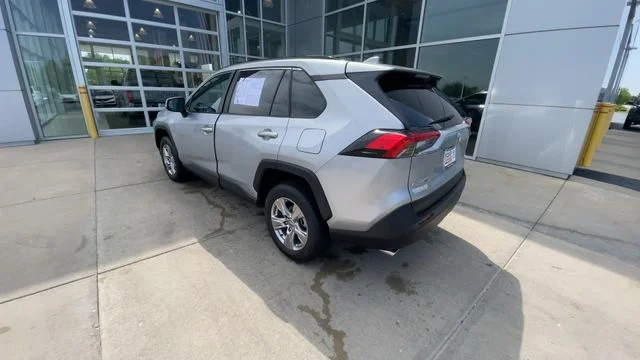 2024 Toyota RAV4 XLE - Photo 8