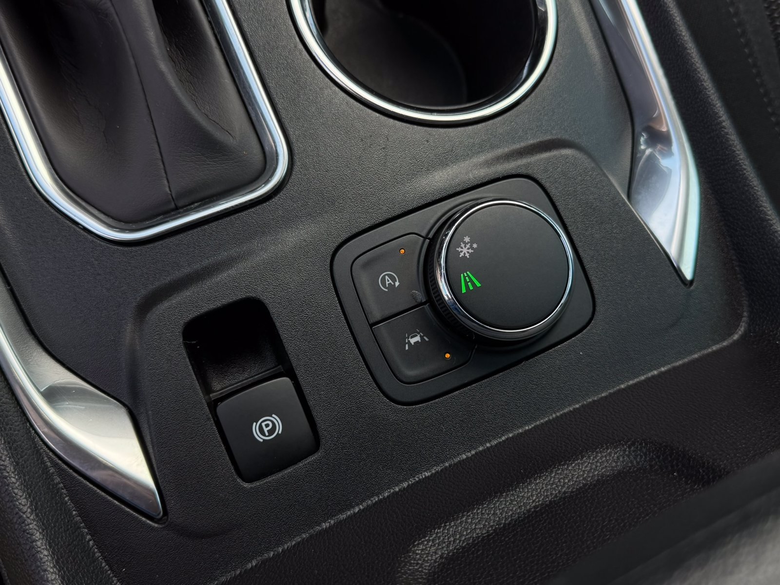 Used 2023 Iridescent Pearl Tricoat Chevrolet LT image 19