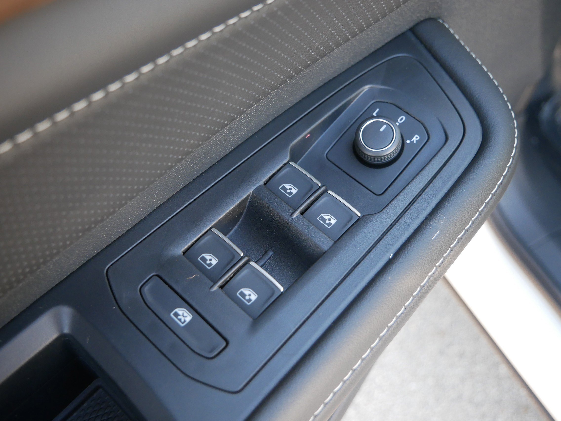 2026 Volkswagen Atlas SE w/Tech - Photo 6