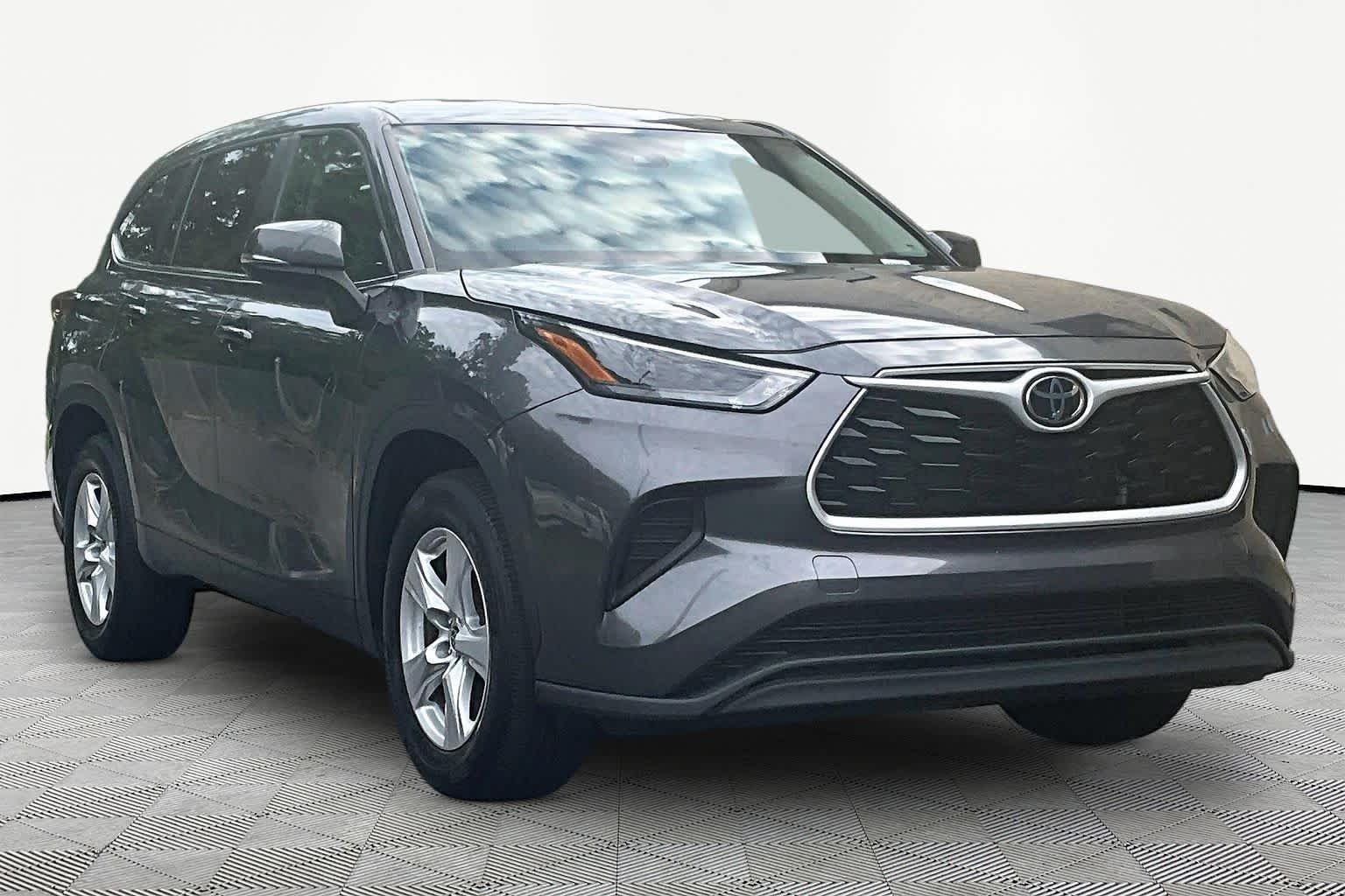Used 2023 Magnetic Gray Metallic Toyota L image 3