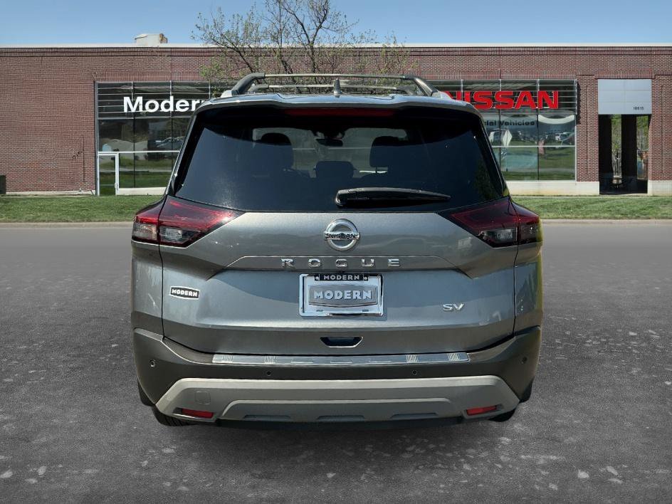 Used 2021 Gun Metallic Nissan SV image 3