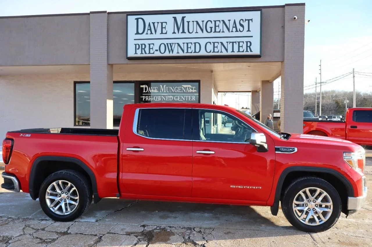 Used 2022 Cardinal Red GMC SLT image 6