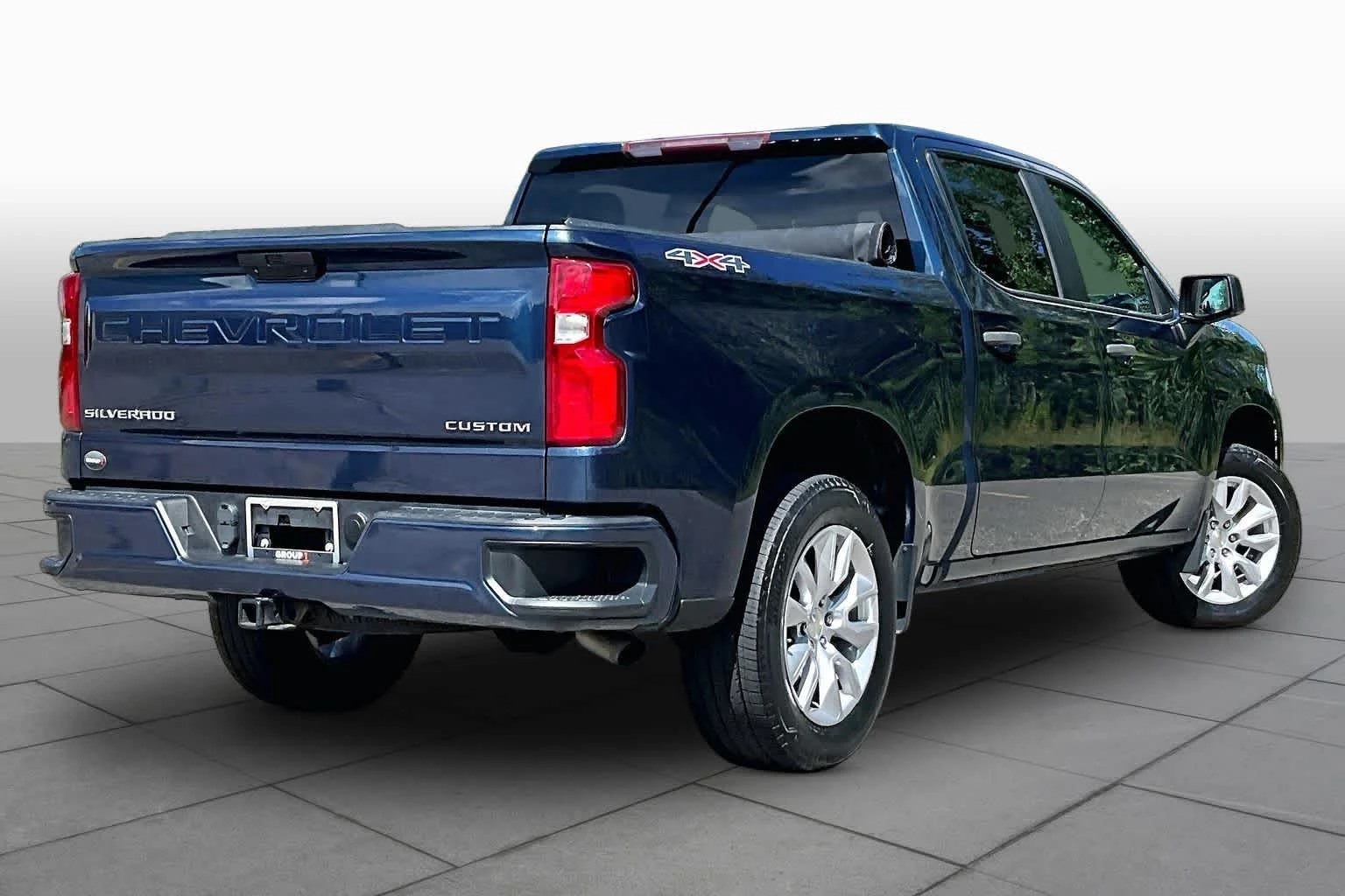 Used 2022 Northsky Blue Metallic Chevrolet Custom image 13
