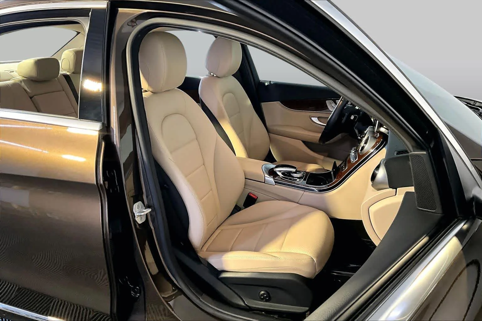 Used 2015 Dakota Brown Metallic Mercedes-Benz C 300 image 8