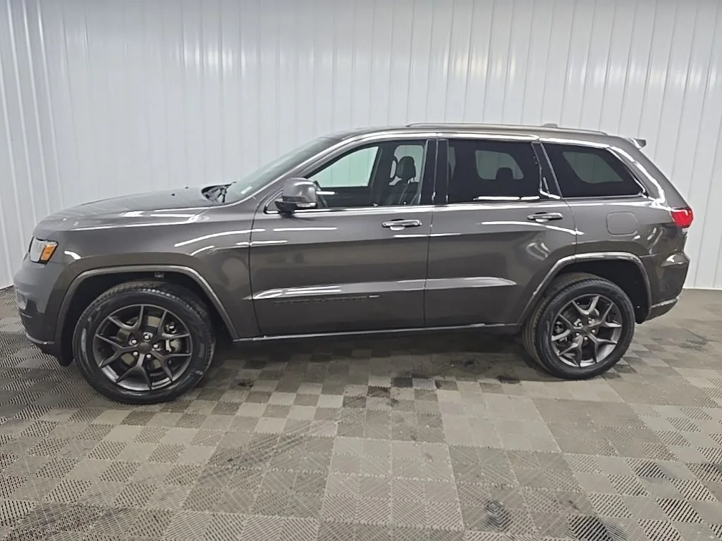 Used 2021 Gray Jeep Limited image 5