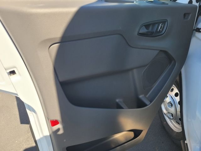 New 2025 Oxford White Ford Cutaway image 6