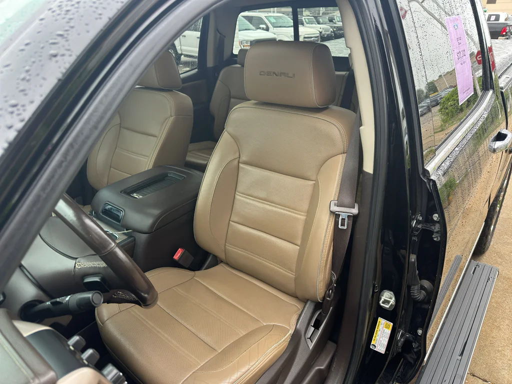 Used 2017 Onyx Black GMC Denali image 32