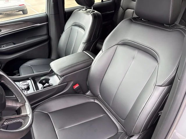 New 2027 Gray Jeep Limited image 17