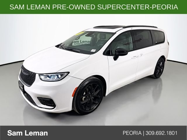 Used 2025 White Chrysler Limited image 3