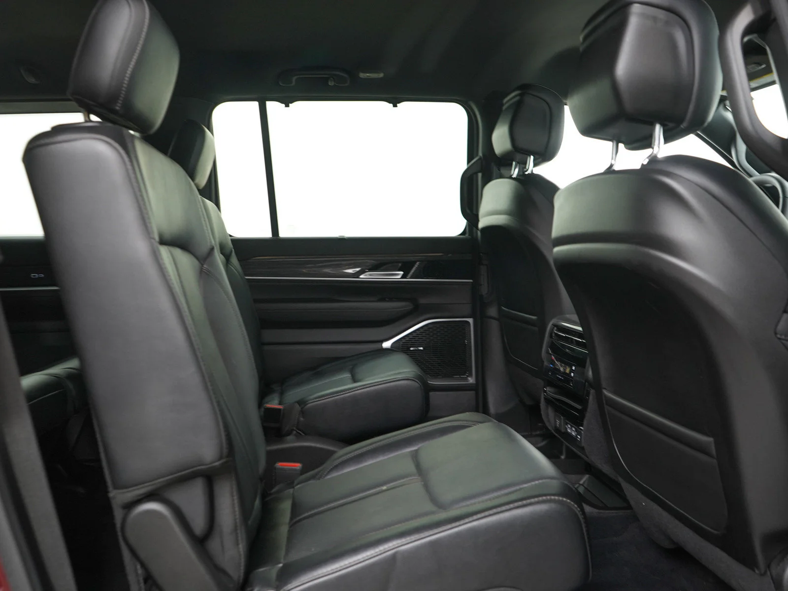 Used 2022 Velvet Red Pearlcoat Jeep Series III image 12