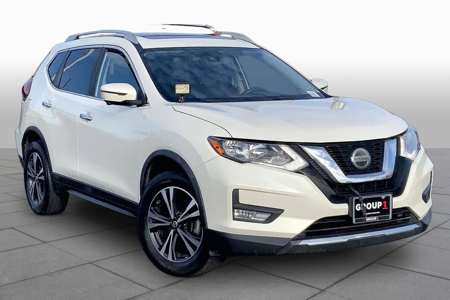 Used 2020 Pearl White Tricoat Nissan SV image 3