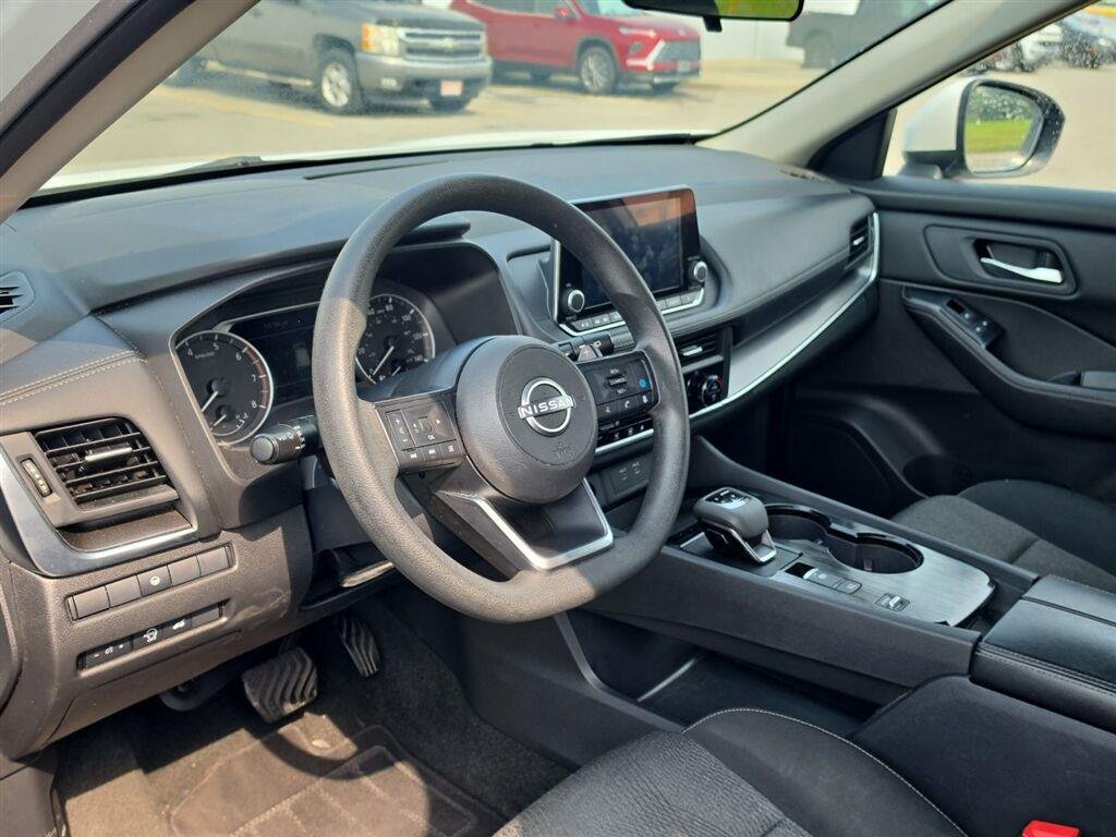 Used 2024 White Nissan SV image 5