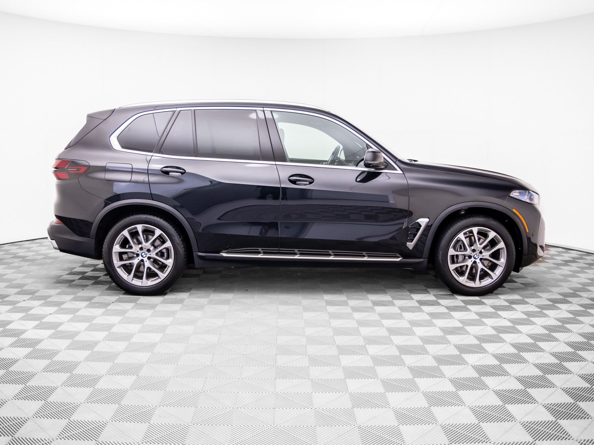 Used 2024 Black BMW xDrive40i image 6