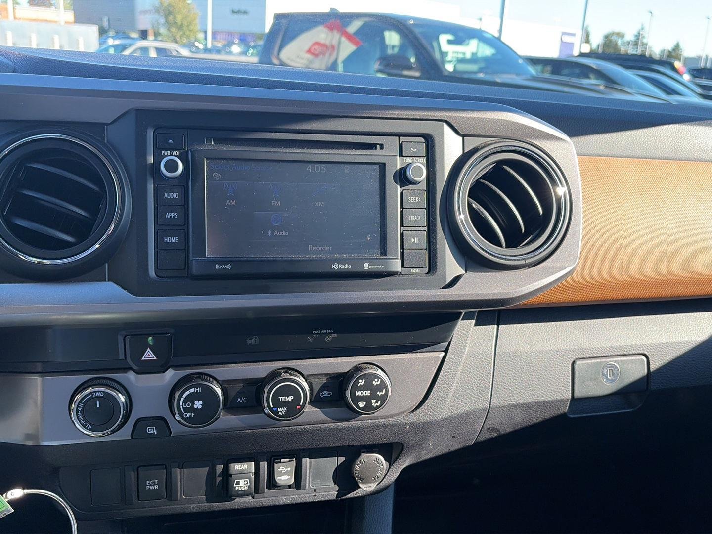 Used 2019 Quicksand Toyota SR5 V6 image 10