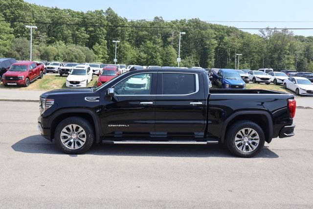 Used 2022 Onyx Black GMC Denali image 4