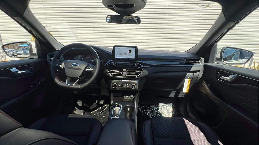 2025 Ford Escape ST-Line Select - Photo 13