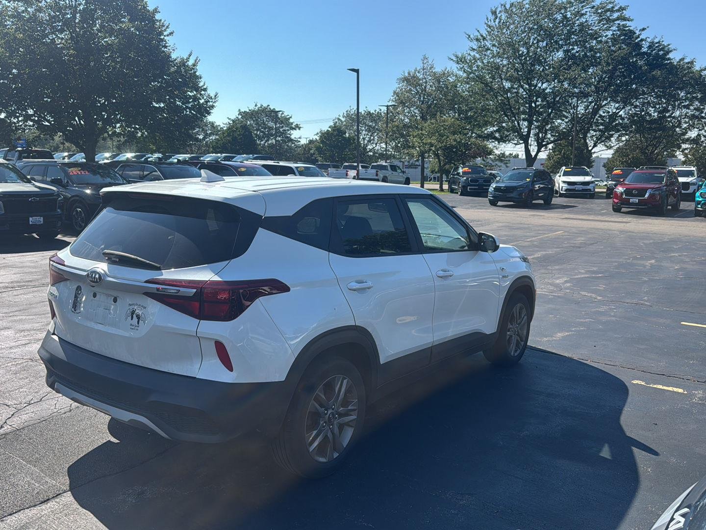 Used 2021 Snow White Pearl Kia LX image 9