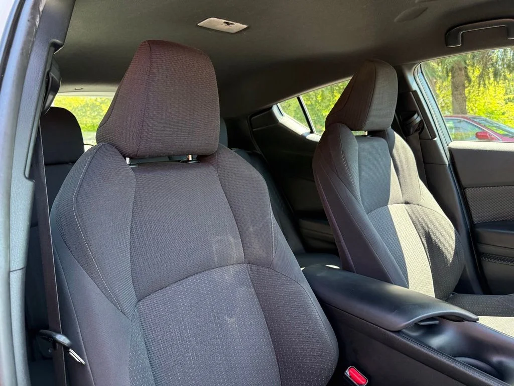 Used 2018 White Toyota XLE Premium image 22