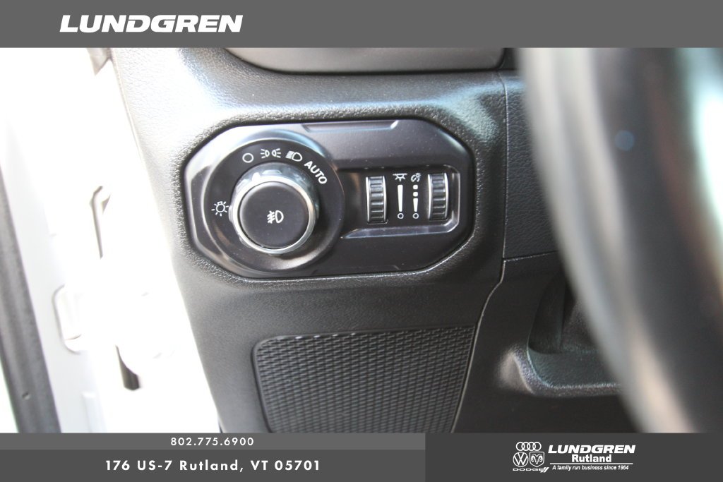 Used 2018 White Jeep Unlimited Sport S image 11
