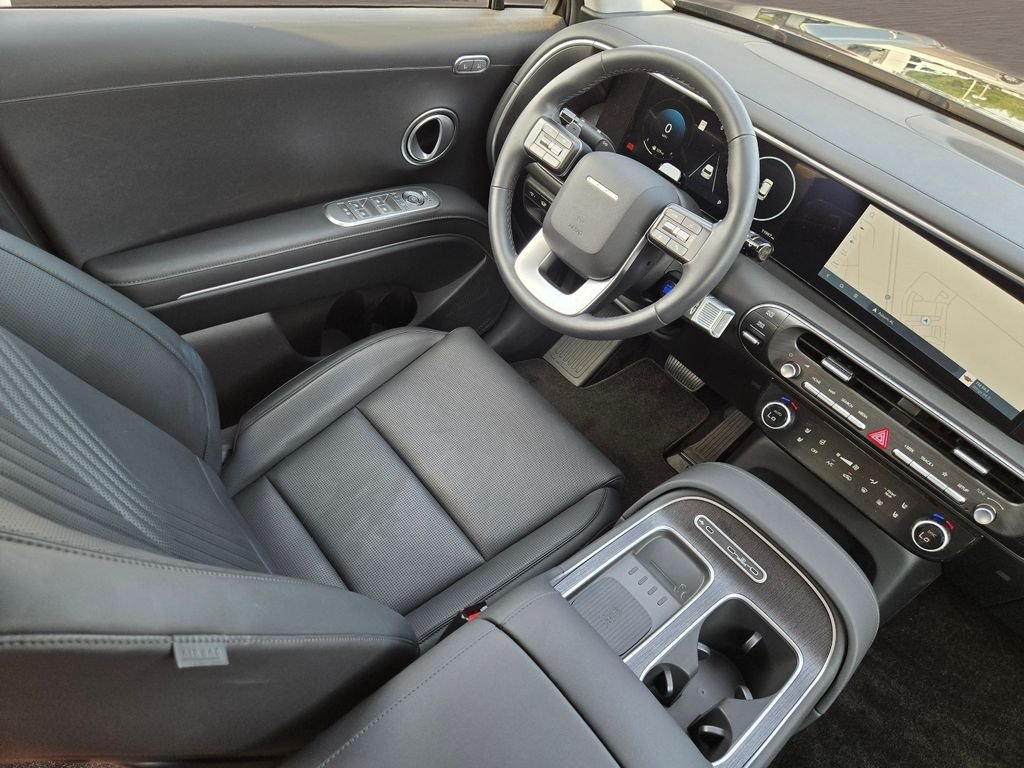 Used 2026 Black Hyundai SEL Premium image 16