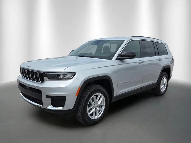 New 2026 Silver Zynith Jeep Laredo X image 2