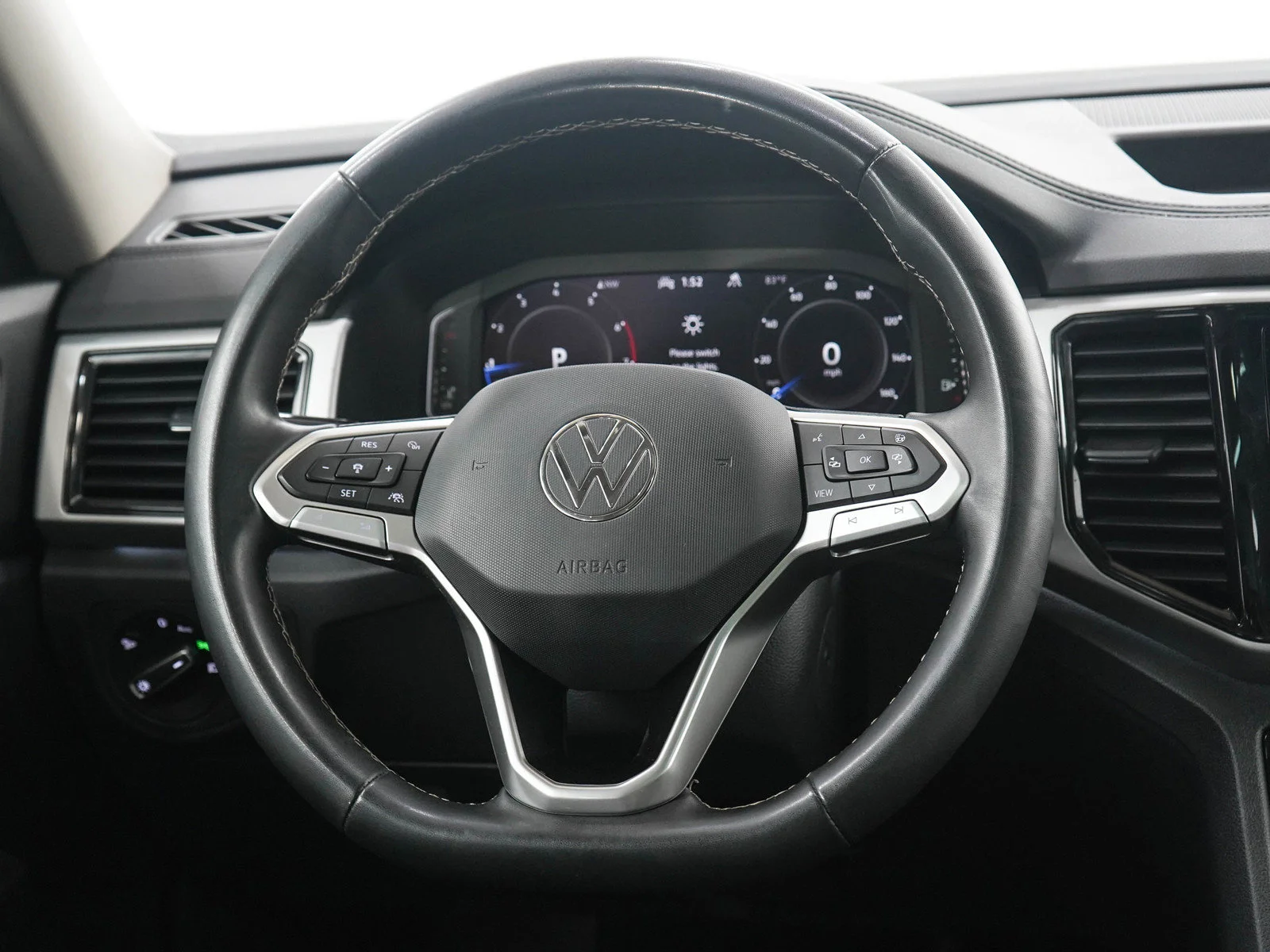 Used 2023  Volkswagen 3.6L V6 SEL image 18