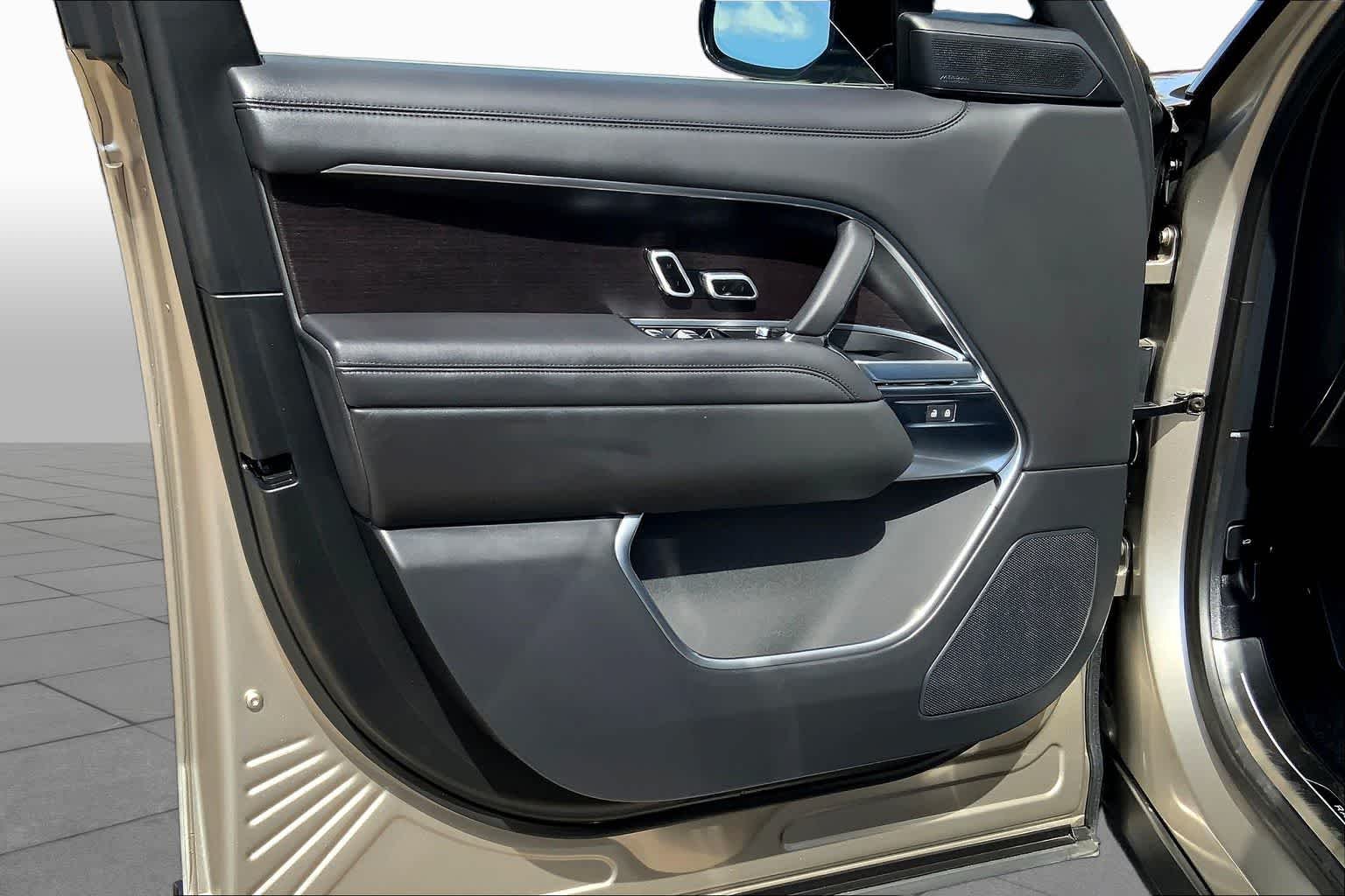 2025 Land Rover Range Rover SE - Photo 10