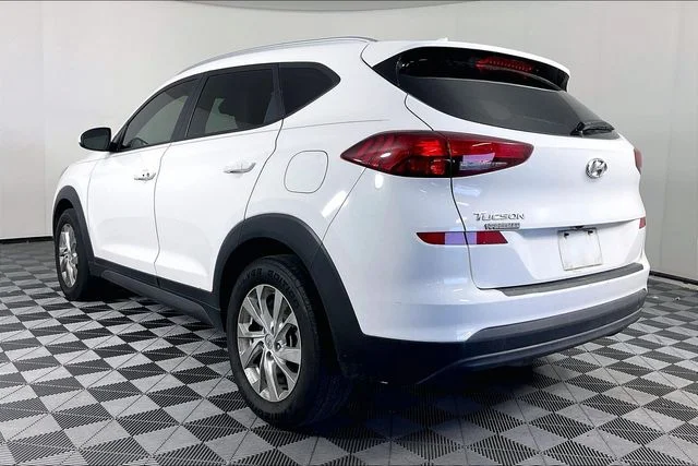 Used 2019 White Hyundai Value image 2