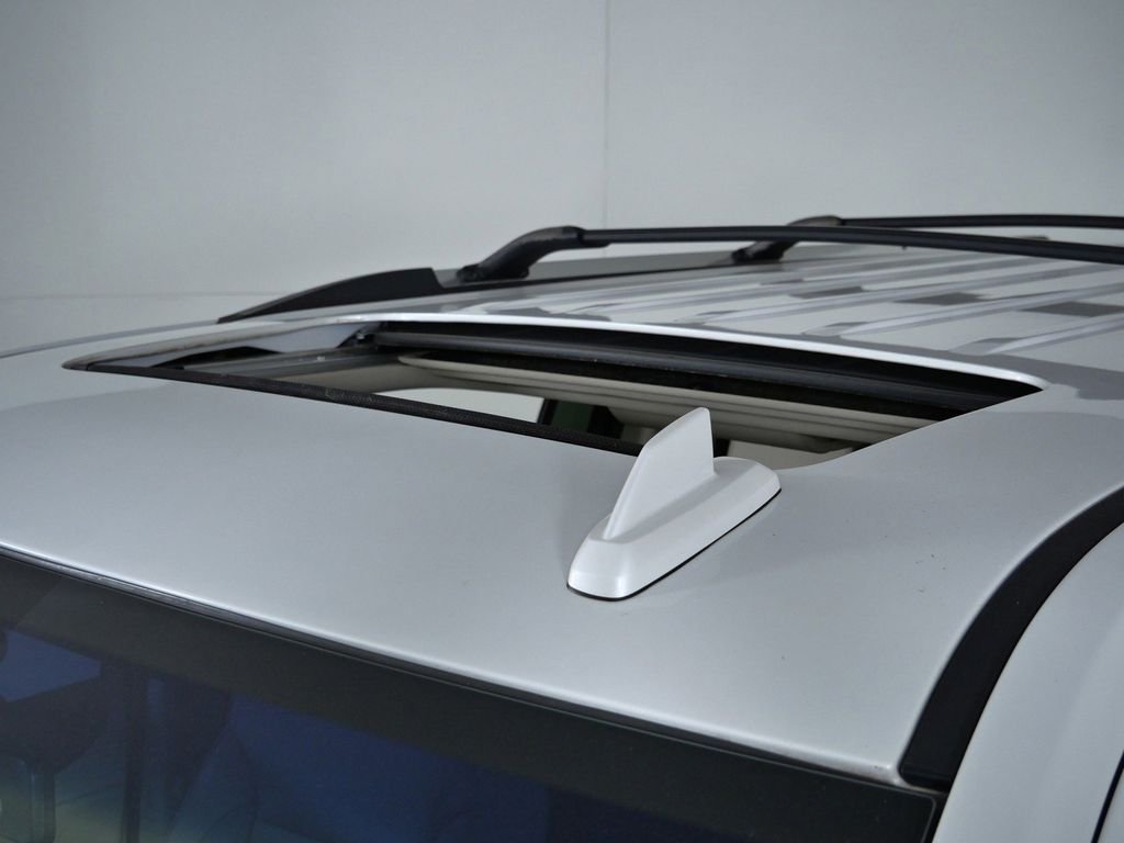 Used 2018 White GMC Denali image 19