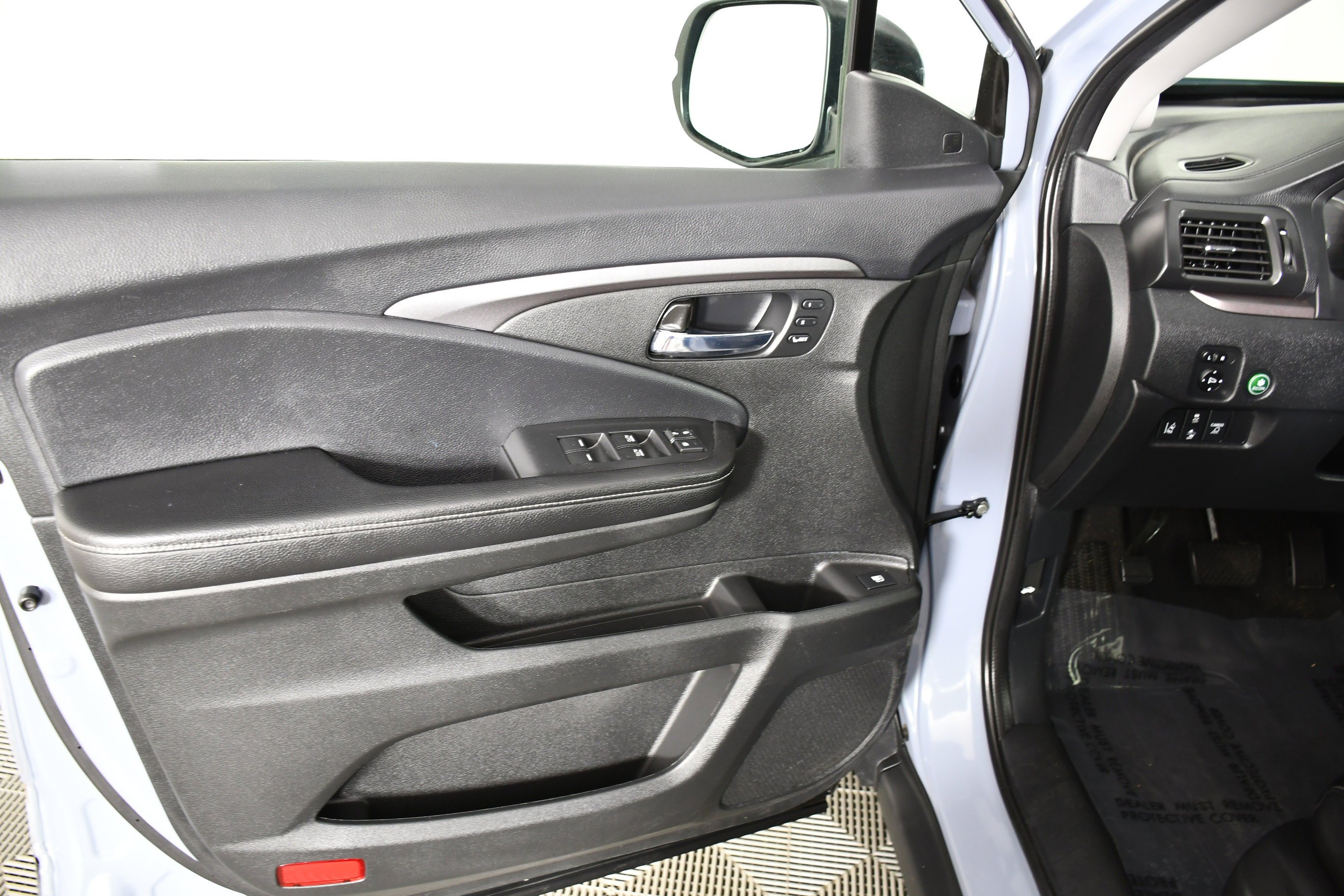 Certified Used 2023 Sonic Gray Pearl Honda AWD RTL image 39