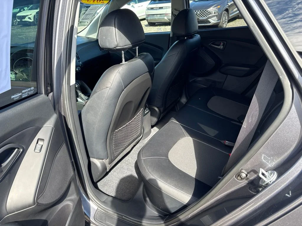 Used 2015 Gray Hyundai SE image 25