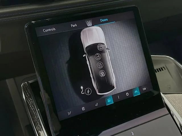2026 Cadillac Escalade IQL Luxury - Photo 17