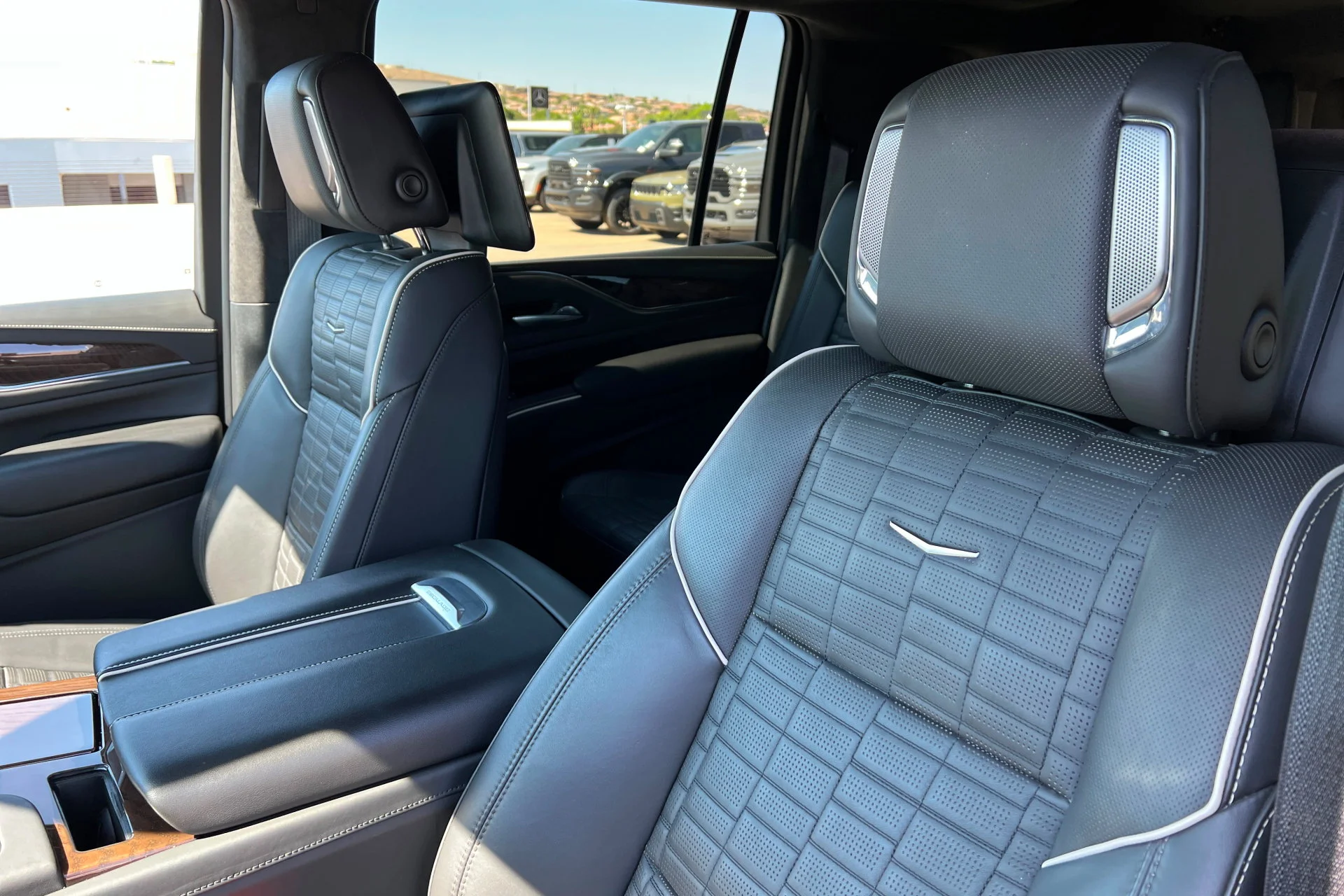 2024 Cadillac Escalade ESV Premium Luxury Platinum - Photo 16