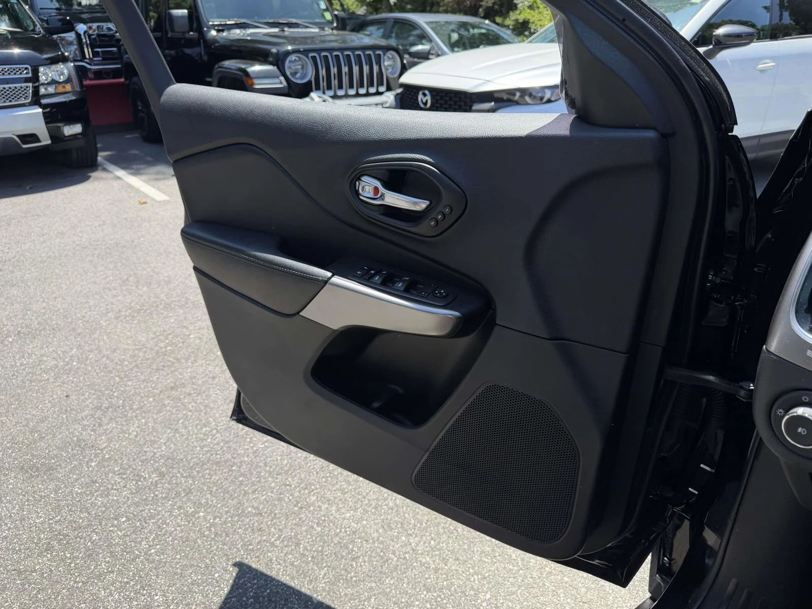 Used 2022 Black Jeep Limited image 18
