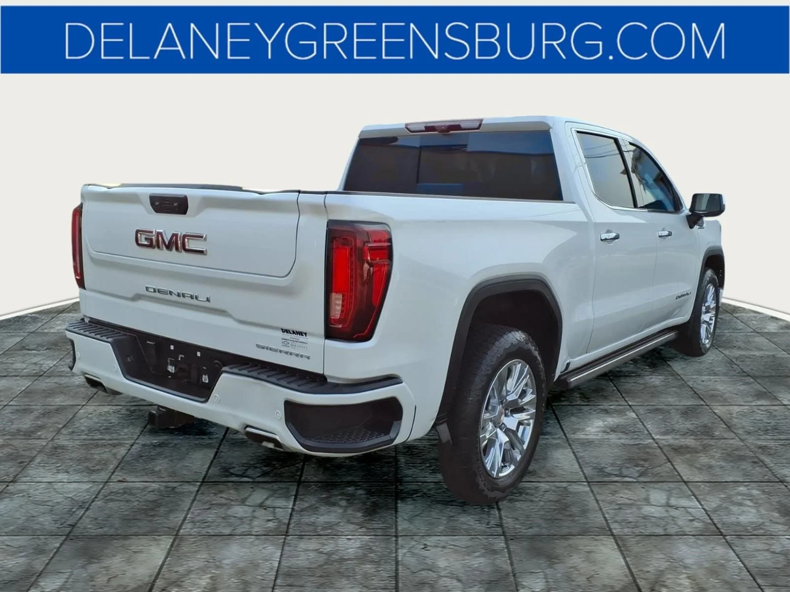 Used 2024 White Frost Tricoat GMC Denali image 3
