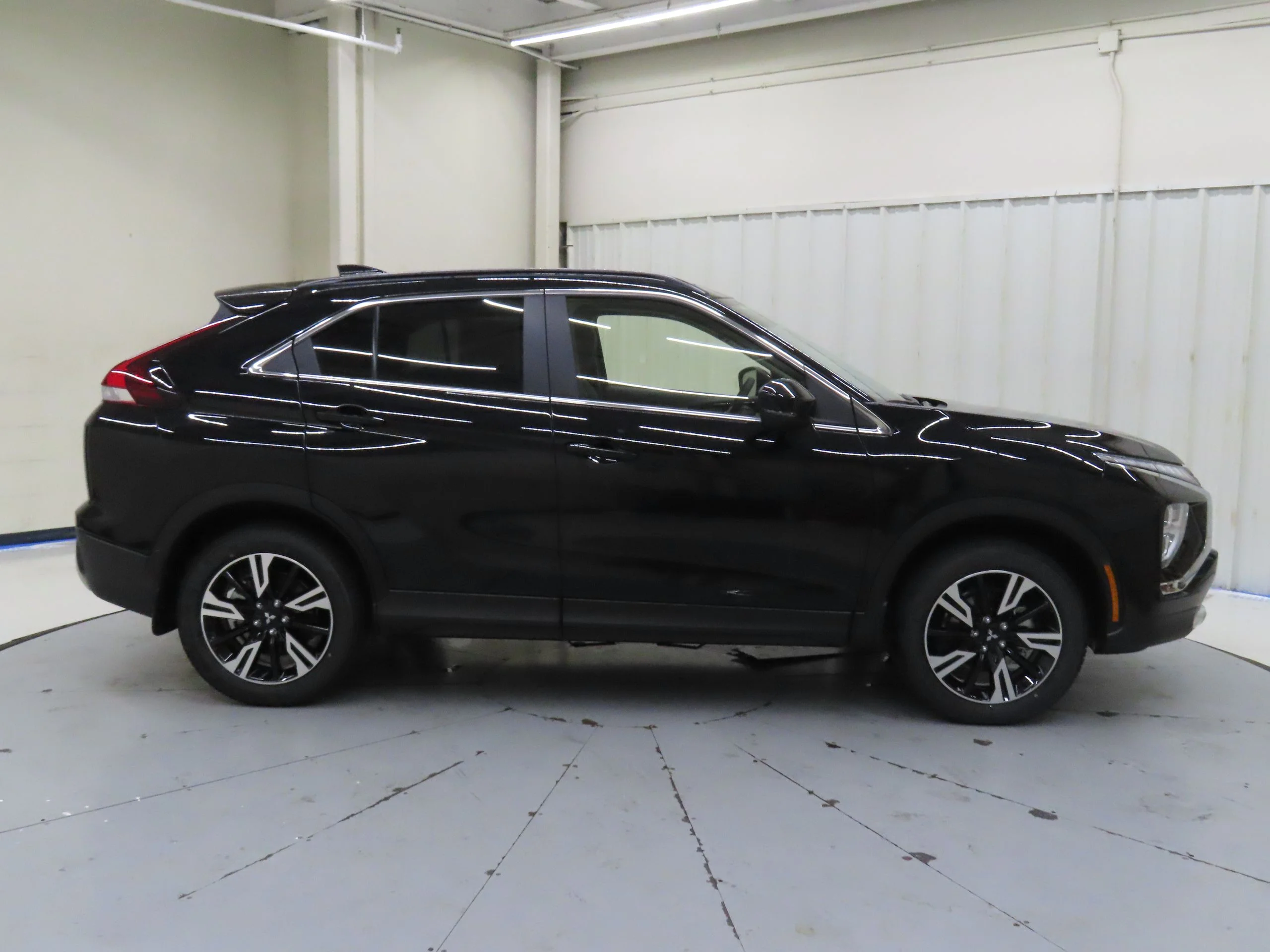 New 2026 Black Mitsubishi SE image 2